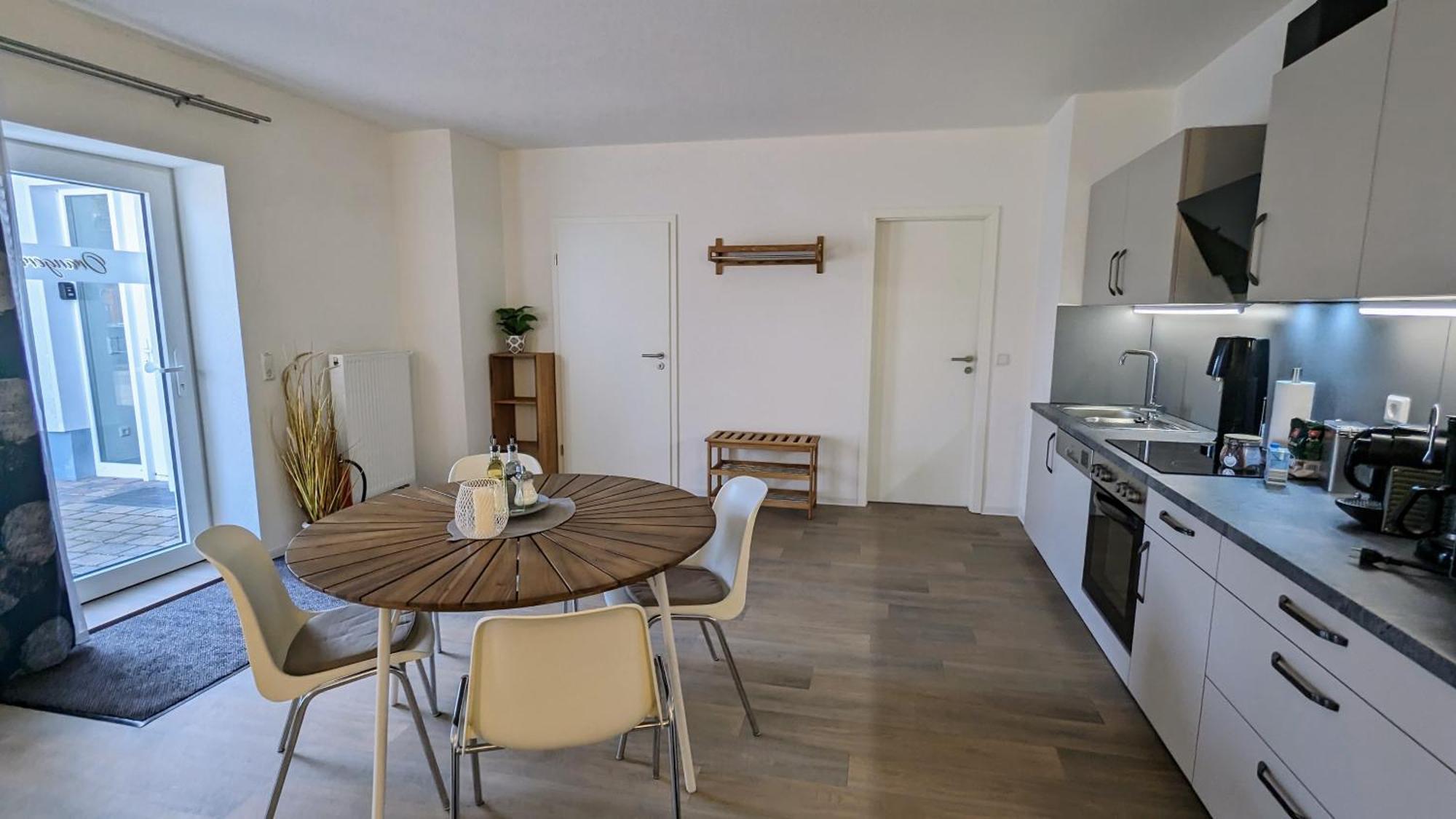Fewo Urban Gotha - Apartment Orangerie - Am Schlosspark- Parken An Der Der Tuer- Barrierefrei, 900 Meter Zum Bahnhof - Wallbox Eksteriør billede